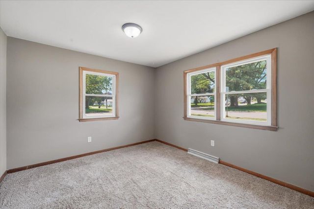 1051 Wisconsin Street, Waterloo, IA 50702