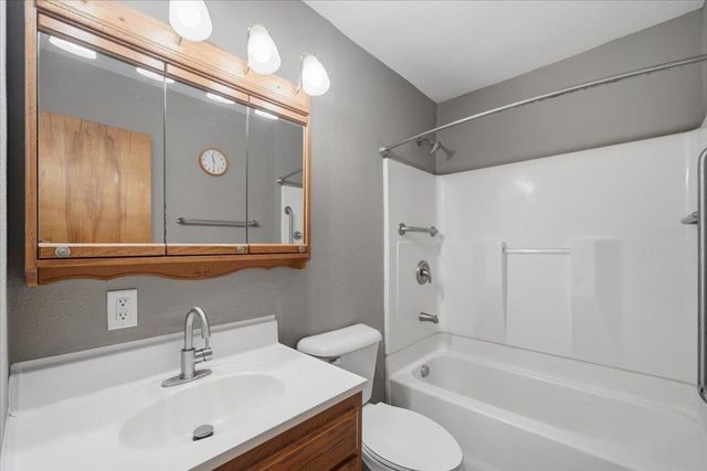 1051 Wisconsin Street, Waterloo, IA 50702