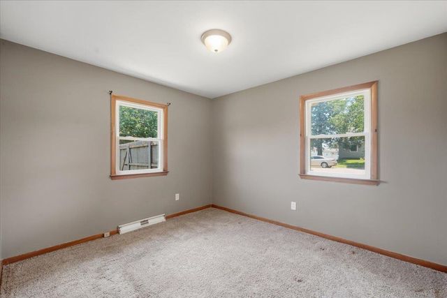 1051 Wisconsin Street, Waterloo, IA 50702