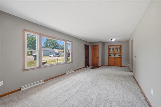 1051 Wisconsin Street, Waterloo, IA 50702