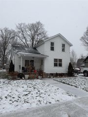 108 N Lincoln Avenue, Three Rivers, MI 49093
