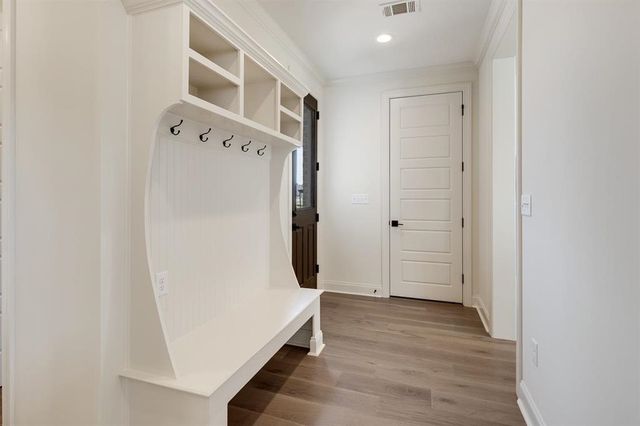 712 E CYPRESS VIEW CIR, Collierville, TN 38017