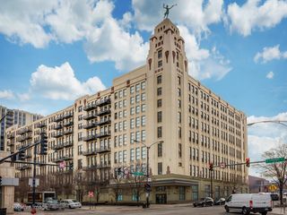 758 N LARRABEE Street 629, Chicago, IL 60654