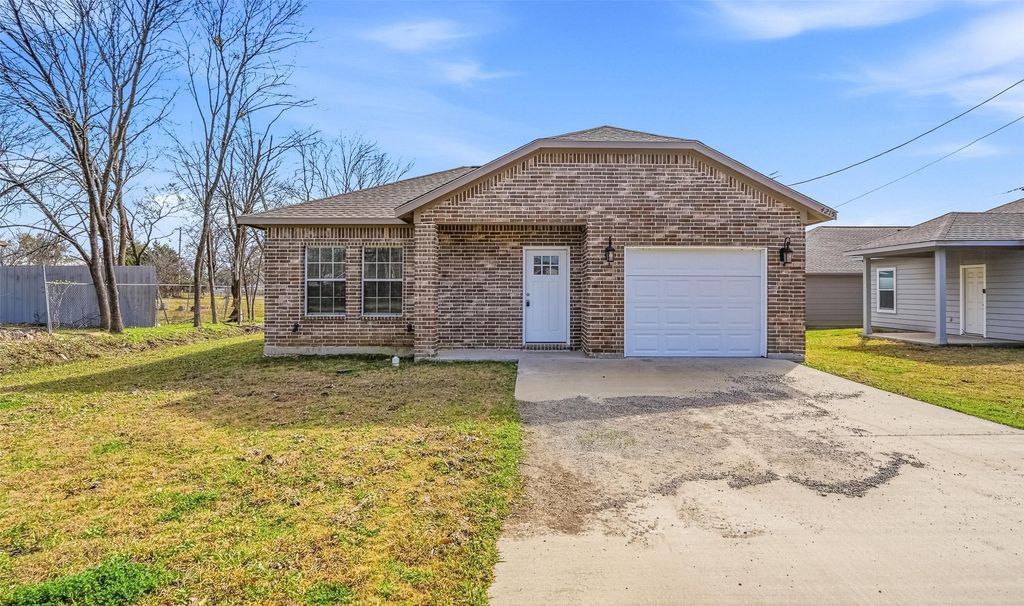 4215 Oneal Street, Greenville, TX 75401