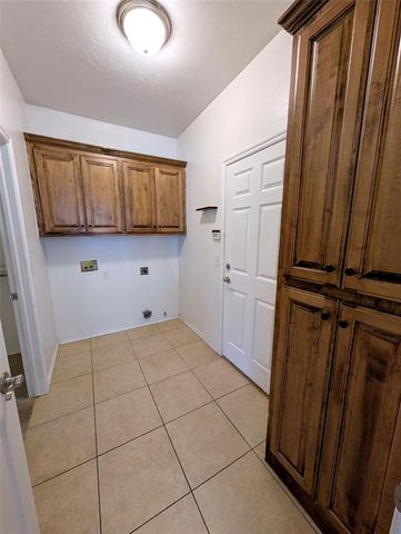 643 Sisken Court, Edmond, OK 73003