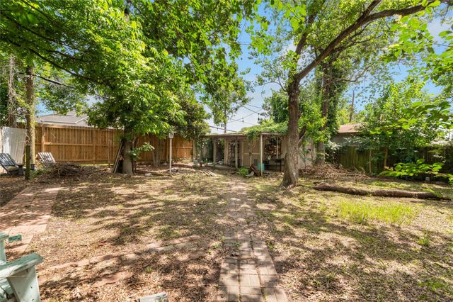 126 W Grenfell Lane, Houston, TX 77076