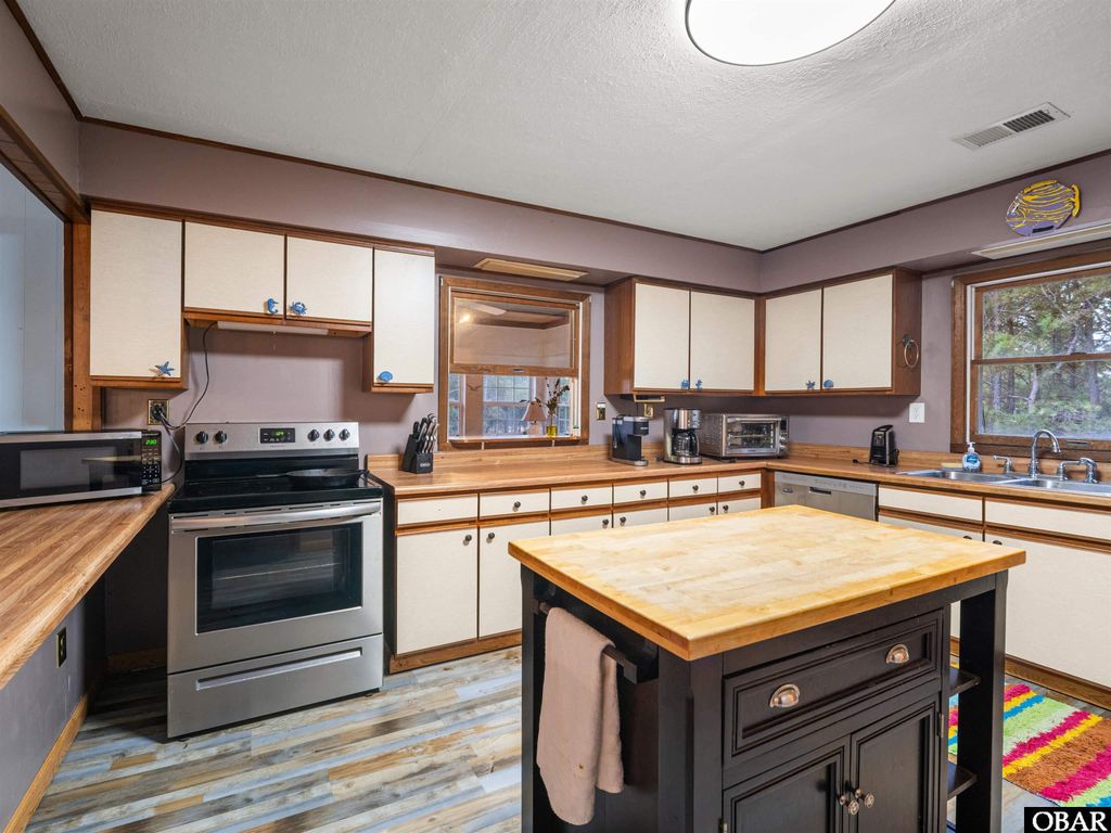 Image 11 of property listing at 2330 Ocean Sands Road Lot #10, Corolla, NC 27927