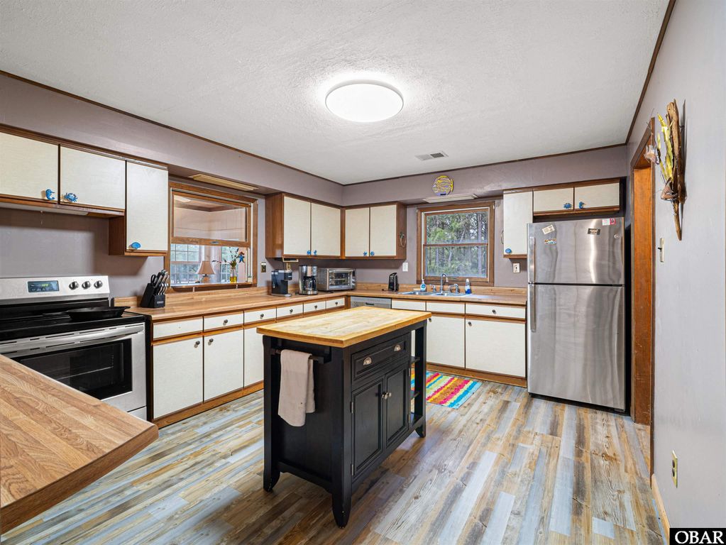 Image 10 of property listing at 2330 Ocean Sands Road Lot #10, Corolla, NC 27927