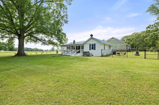 1466 Bible Crossing Rd, Winchester, TN 37398