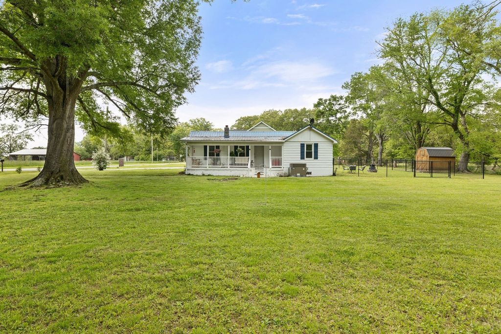 1466 Bible Crossing Rd, Winchester, TN 37398