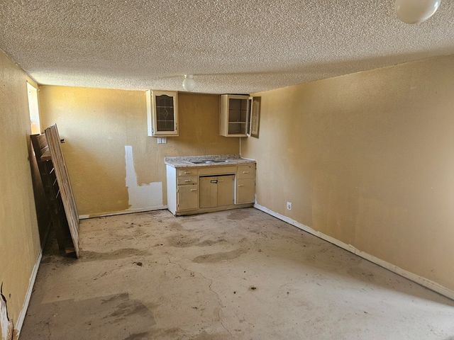 1011 Crockett Street, Sonora, TX 76950