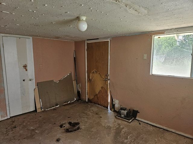 1011 Crockett Street, Sonora, TX 76950