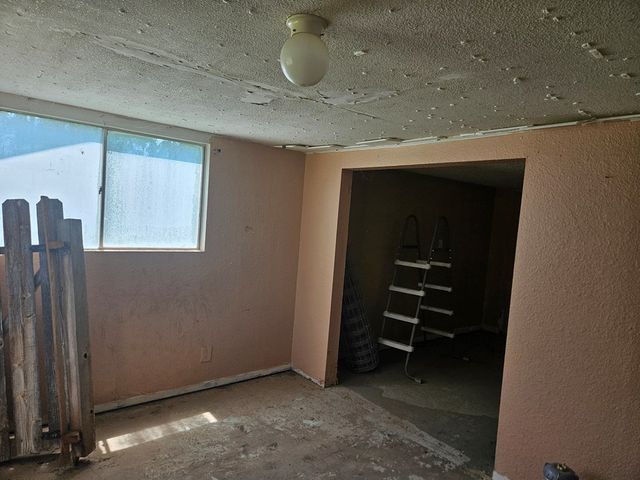 1011 Crockett Street, Sonora, TX 76950