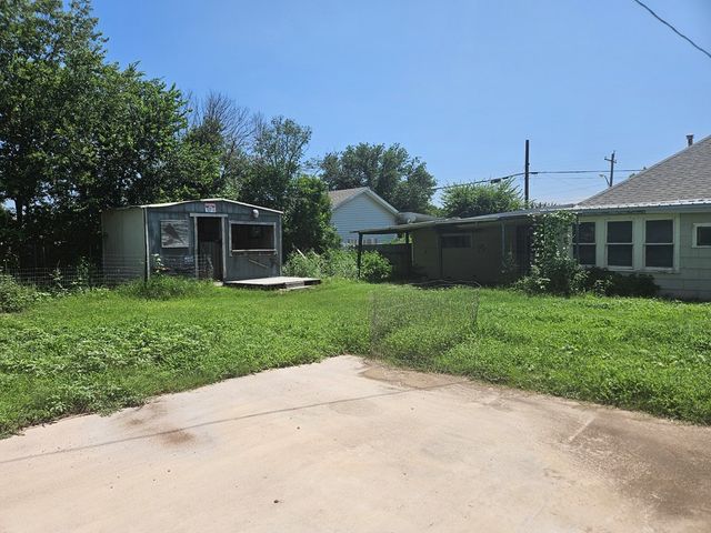 1011 Crockett Street, Sonora, TX 76950
