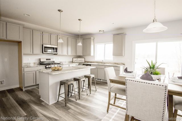 23 Woodfield Parkway, Grand Blanc Charter Township, MI 48439