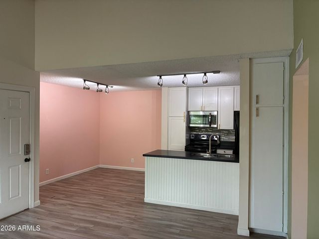 8055 E THOMAS Road L204, Scottsdale, AZ 85251