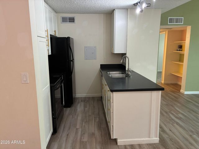8055 E THOMAS Road L204, Scottsdale, AZ 85251