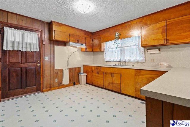 841 Fore Rd, Florence, SC 29506