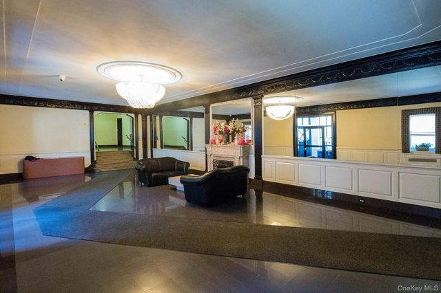 9945 67TH Road 321, Forest Hills, NY 11375