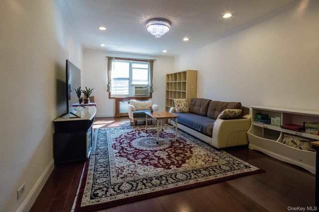 9945 67TH Road 321, Forest Hills, NY 11375