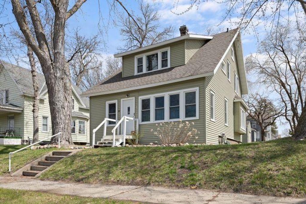 712 10th Avenue S, Saint Cloud, MN 56301