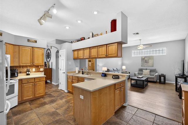 5036 SAWGRASS LAKE CIRCLE, Leesburg, FL 34748