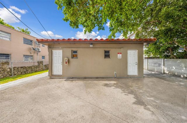 1035 NW 4th St, Miami, FL 33128