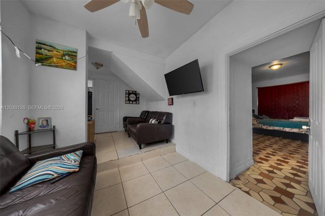 1035 NW 4th St, Miami, FL 33128