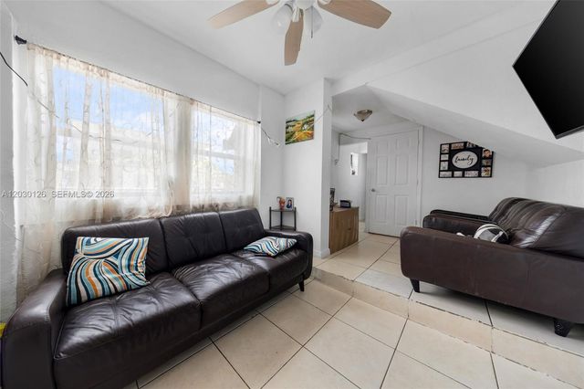 1035 NW 4th St, Miami, FL 33128