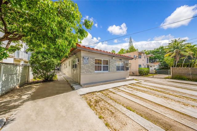 1035 NW 4th St, Miami, FL 33128