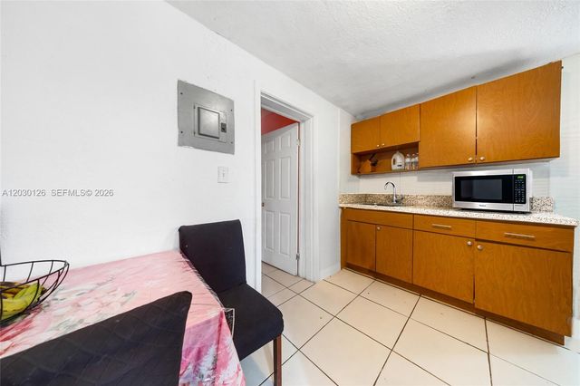 1035 NW 4th St, Miami, FL 33128