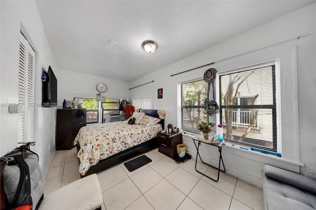 1035 NW 4th St, Miami, FL 33128