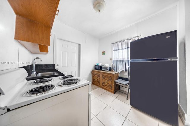 1035 NW 4th St, Miami, FL 33128
