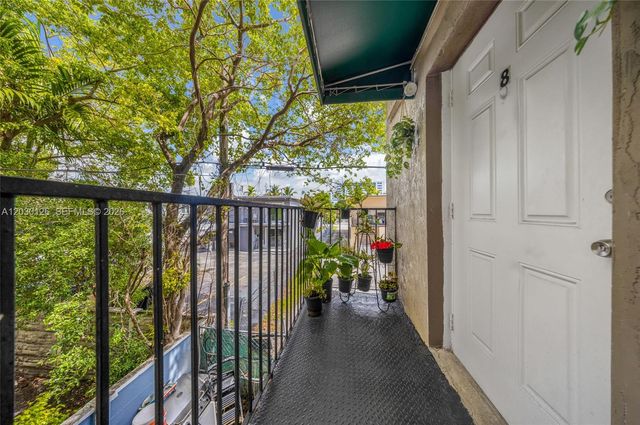 1035 NW 4th St, Miami, FL 33128