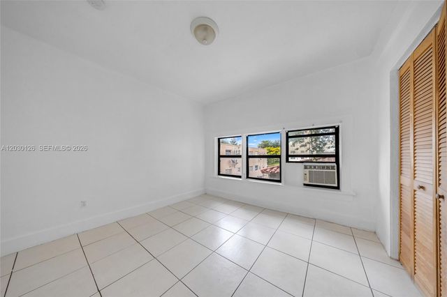 1035 NW 4th St, Miami, FL 33128