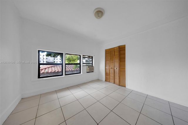 1035 NW 4th St, Miami, FL 33128