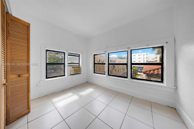1035 NW 4th St, Miami, FL 33128