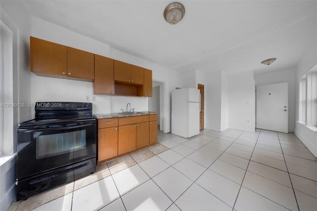 1035 NW 4th St, Miami, FL 33128