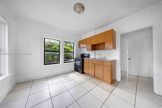 1035 NW 4th St, Miami, FL 33128
