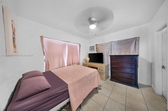 1035 NW 4th St, Miami, FL 33128