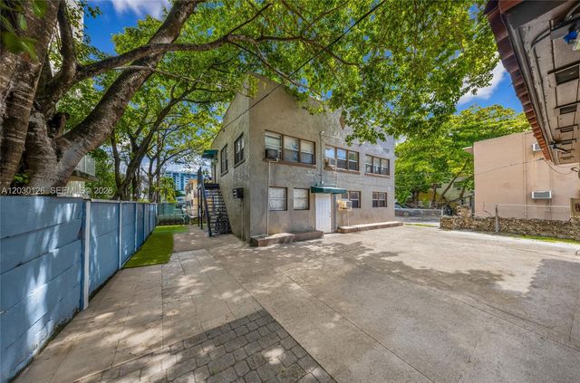 1035 NW 4th St, Miami, FL 33128