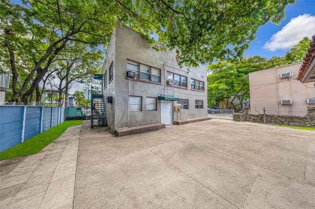 1035 NW 4th St, Miami, FL 33128
