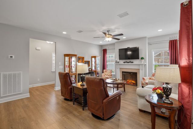 2436 Stonecenter Ln, Murfreesboro, TN 37128