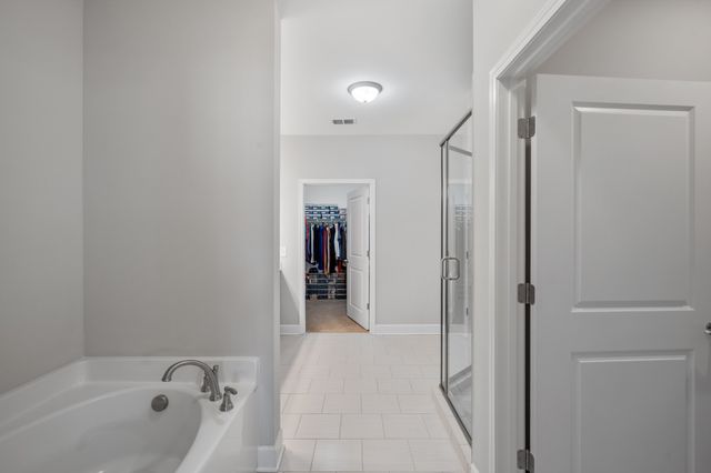2436 Stonecenter Ln, Murfreesboro, TN 37128