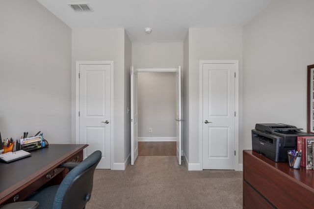 2436 Stonecenter Ln, Murfreesboro, TN 37128