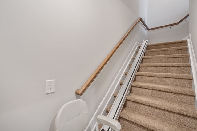 2436 Stonecenter Ln, Murfreesboro, TN 37128