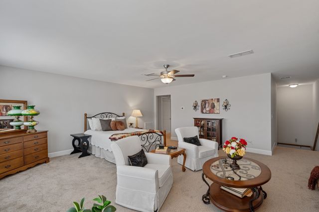 2436 Stonecenter Ln, Murfreesboro, TN 37128