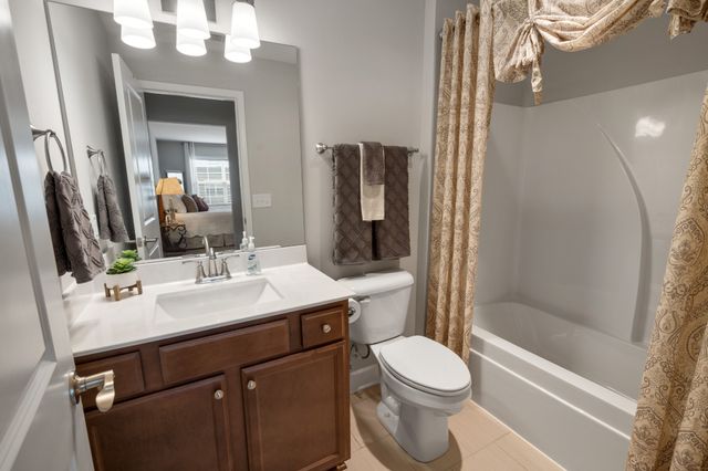 2436 Stonecenter Ln, Murfreesboro, TN 37128