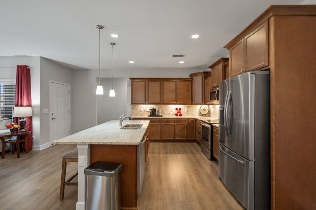 2436 Stonecenter Ln, Murfreesboro, TN 37128