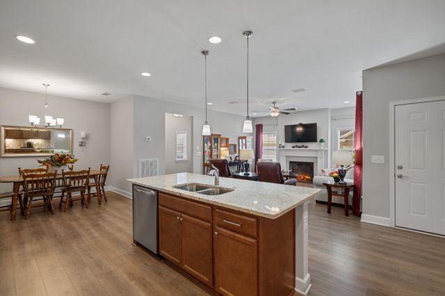 2436 Stonecenter Ln, Murfreesboro, TN 37128